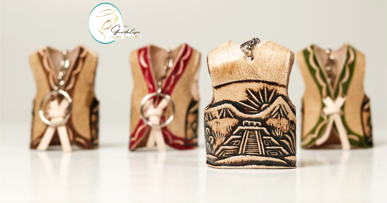 LLAVERO CHALECO ARTESANAL DE PIEL - Imagen 2